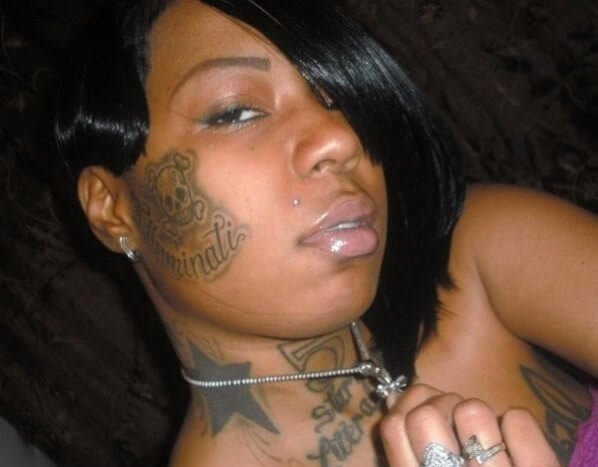 女子侧脸满图腾纹身图案