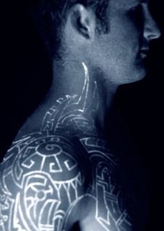 霸气的老虎荧光隐形纹身图案