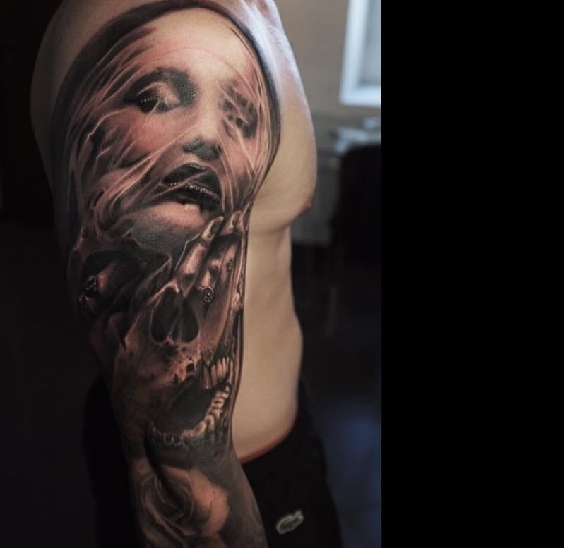 半背上的黑灰色僵尸新娘纹身图案