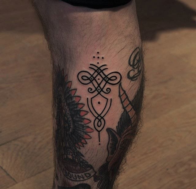 看似神圣的几何符号点纹身图案