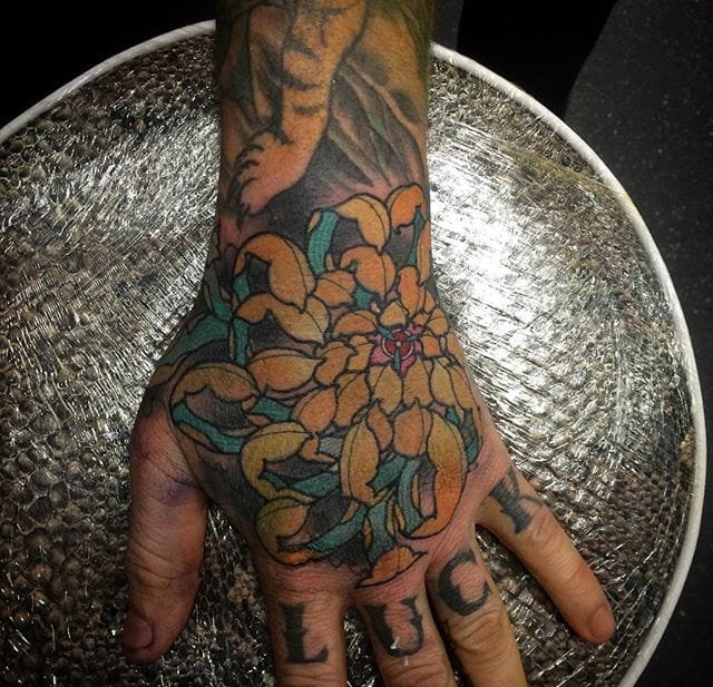 传统风格的小花纹身图案