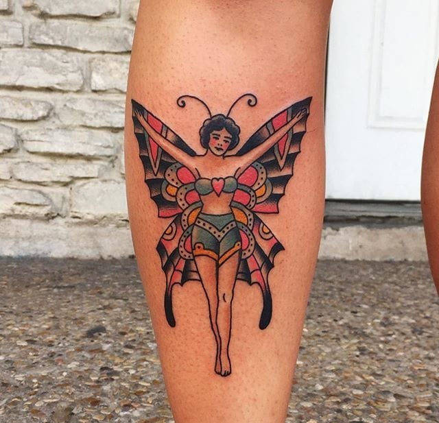 大腿上传统风格的手握花纹身图案