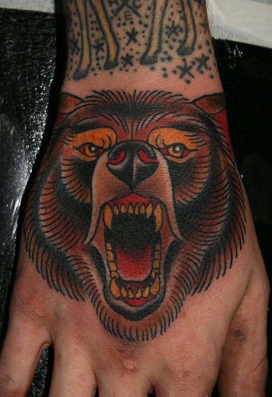 大吼的超真实熊纹身图案