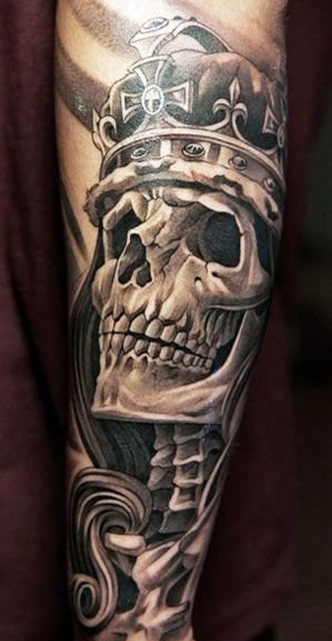 侧肋上的黑色水彩骷髅头纹身图案