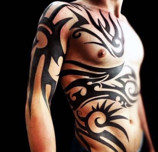 侧肋上的鲨鱼图腾纹身图案