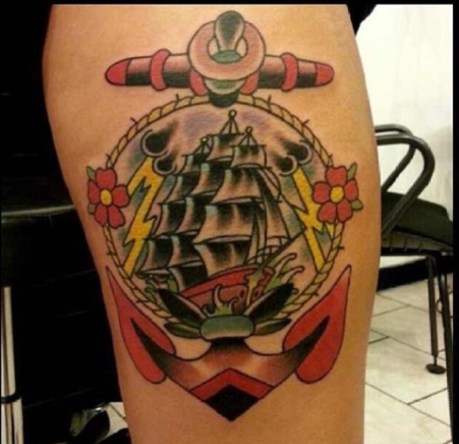 传统风格刺破红心的船锚纹身图案