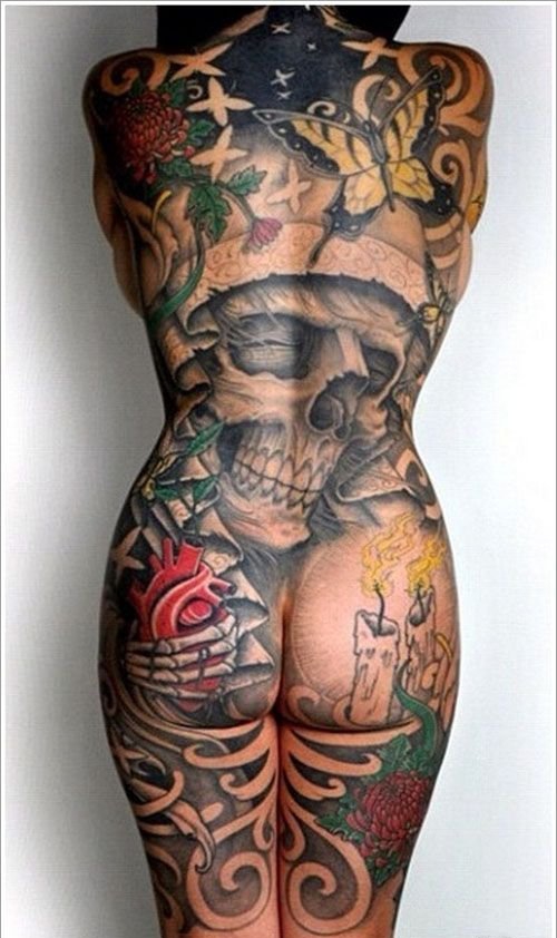 女子满背大面积骷髅纹身图案