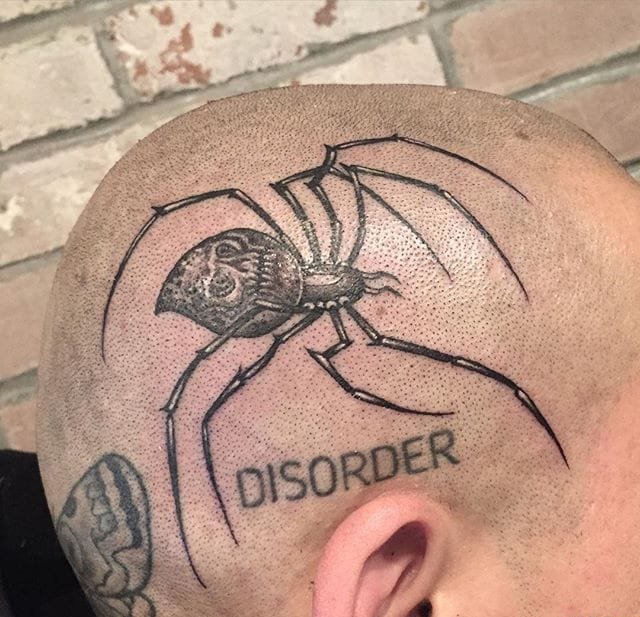 爱情永不死。骨架的手,玫瑰纹身图案