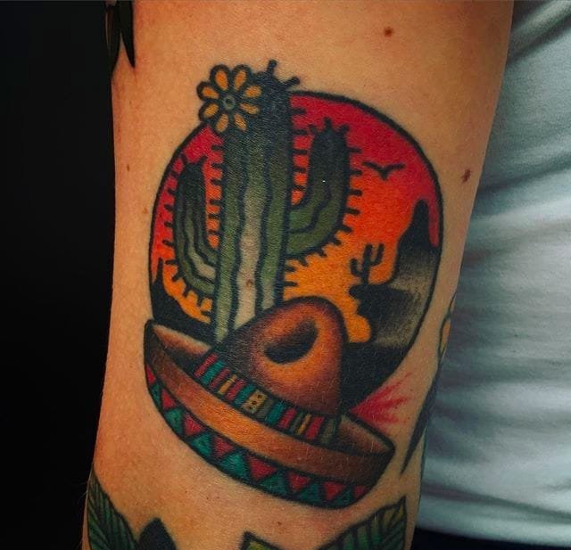 MAMA美丽和经典的心纹身着剑和花朵纹身图案