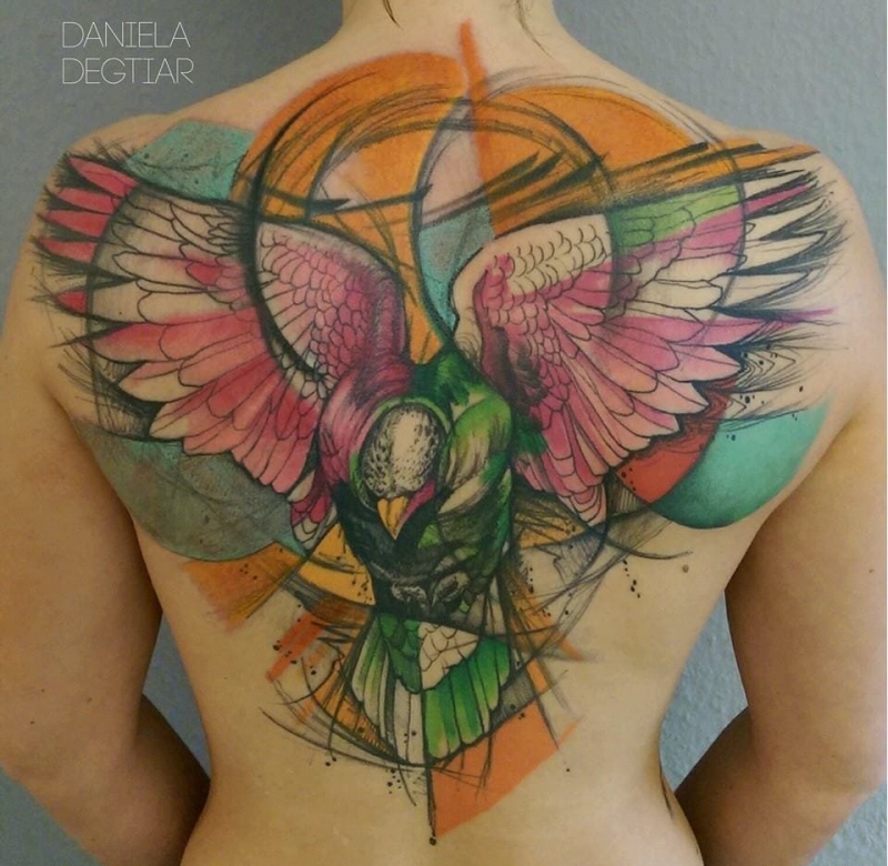 大腿上的素描风格纹身图案