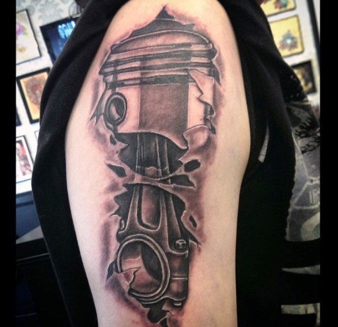 男性很酷帅的机械臂纹身图案