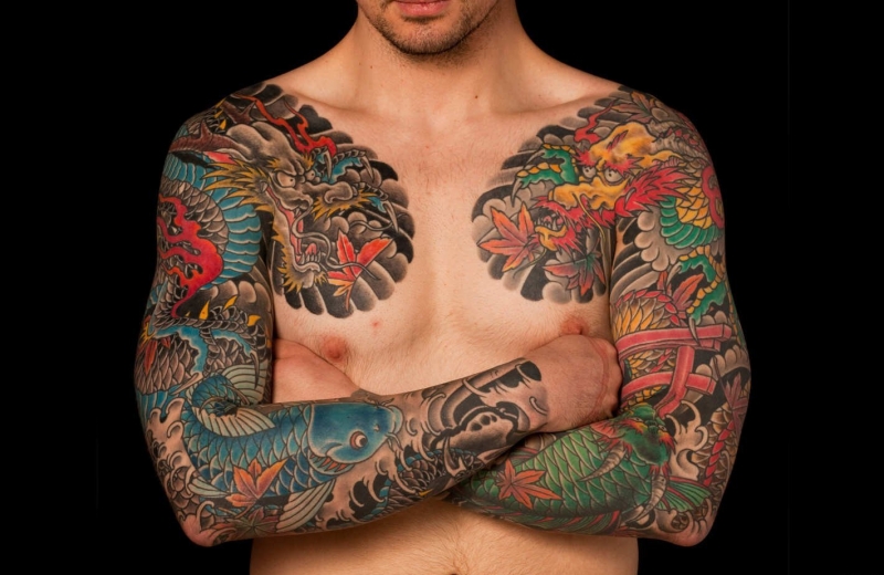 男子帅气的左右青龙全甲纹身图案