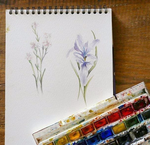 女生手臂上的小清新花朵纹身图案