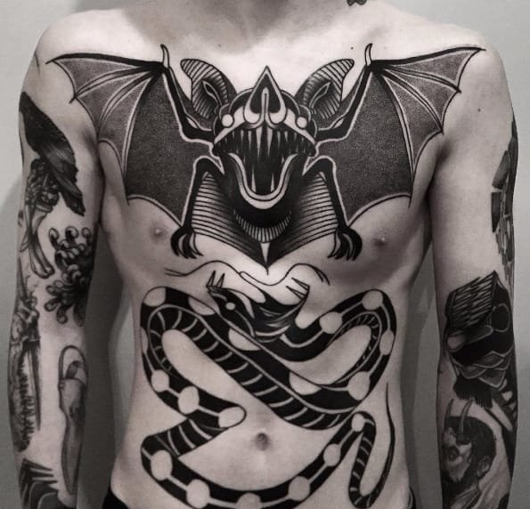 黑色的解剖心图案纹身