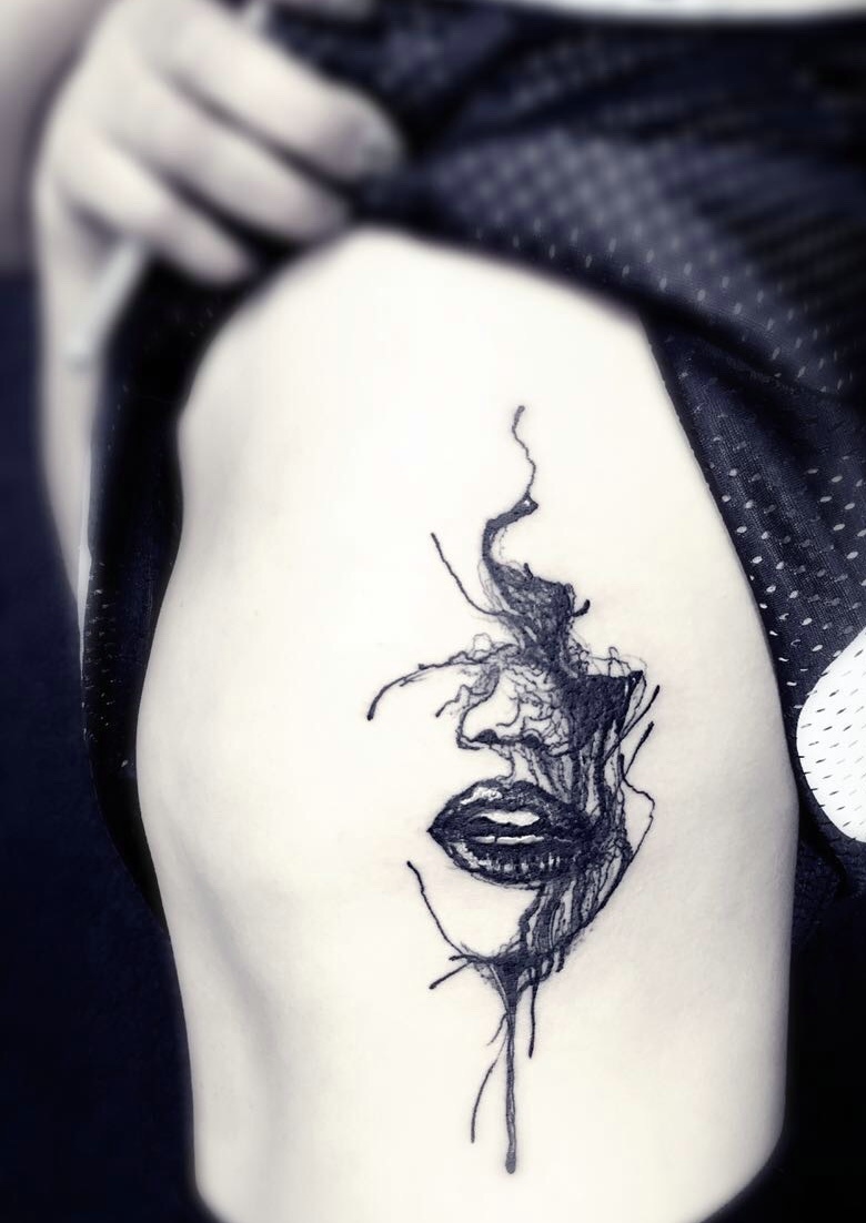 侧腰部性感诱人的个性纹身图案