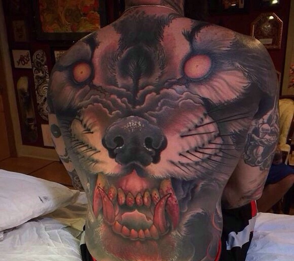 风格不同的两款满背图腾纹身图案