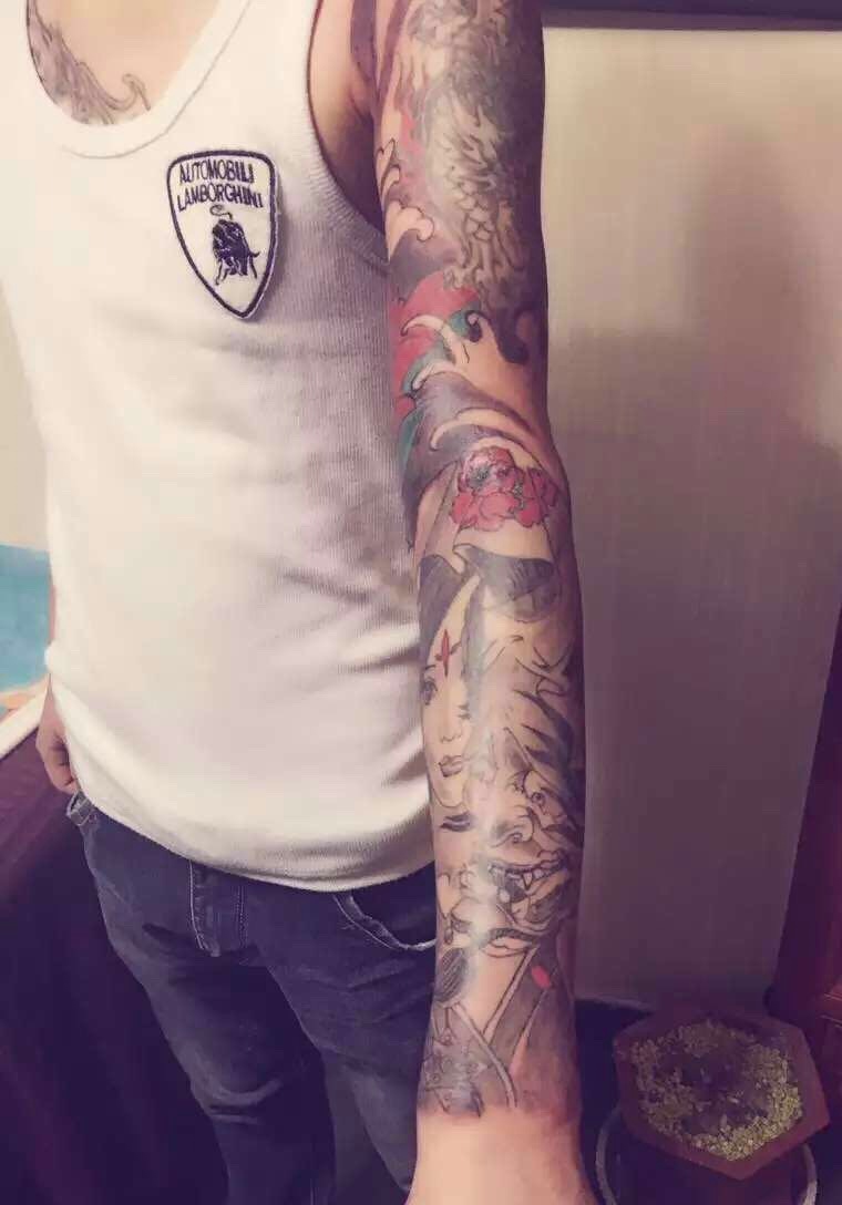 花妓与般若一起的花臂纹身图案