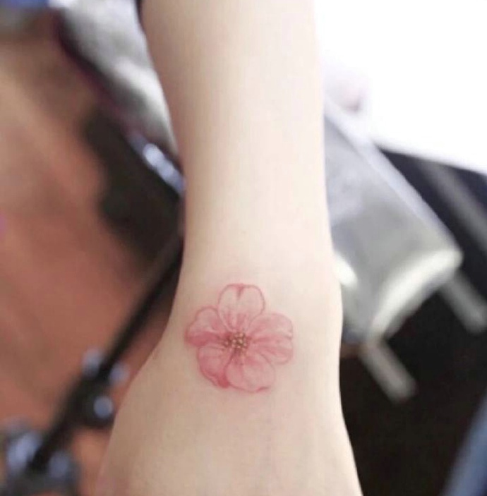 适合女生的小樱花纹身图案很唯美