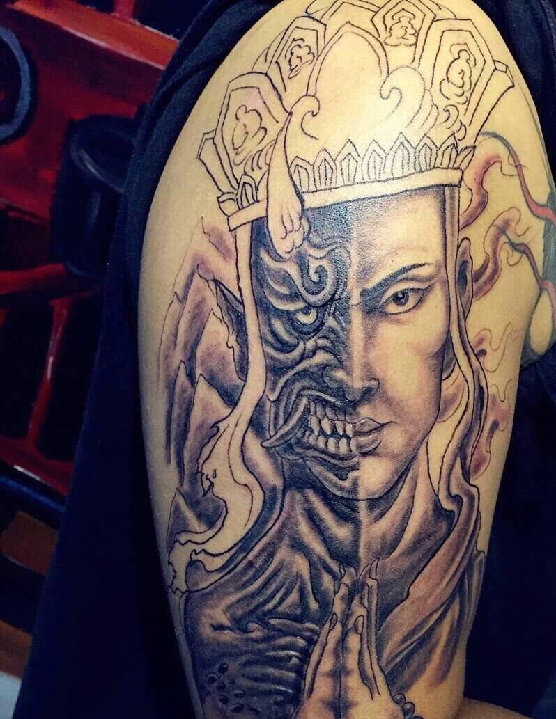 魔与佛融为一体的大臂纹身图案