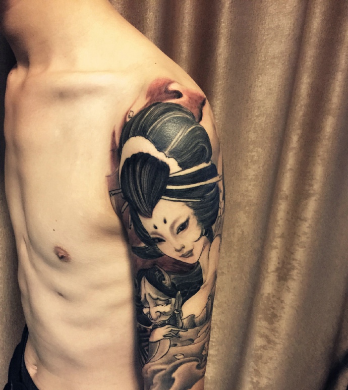 传统手臂花妓纹身图案经典回顾