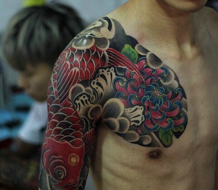 具有男人味的一款彩色半甲纹身图案