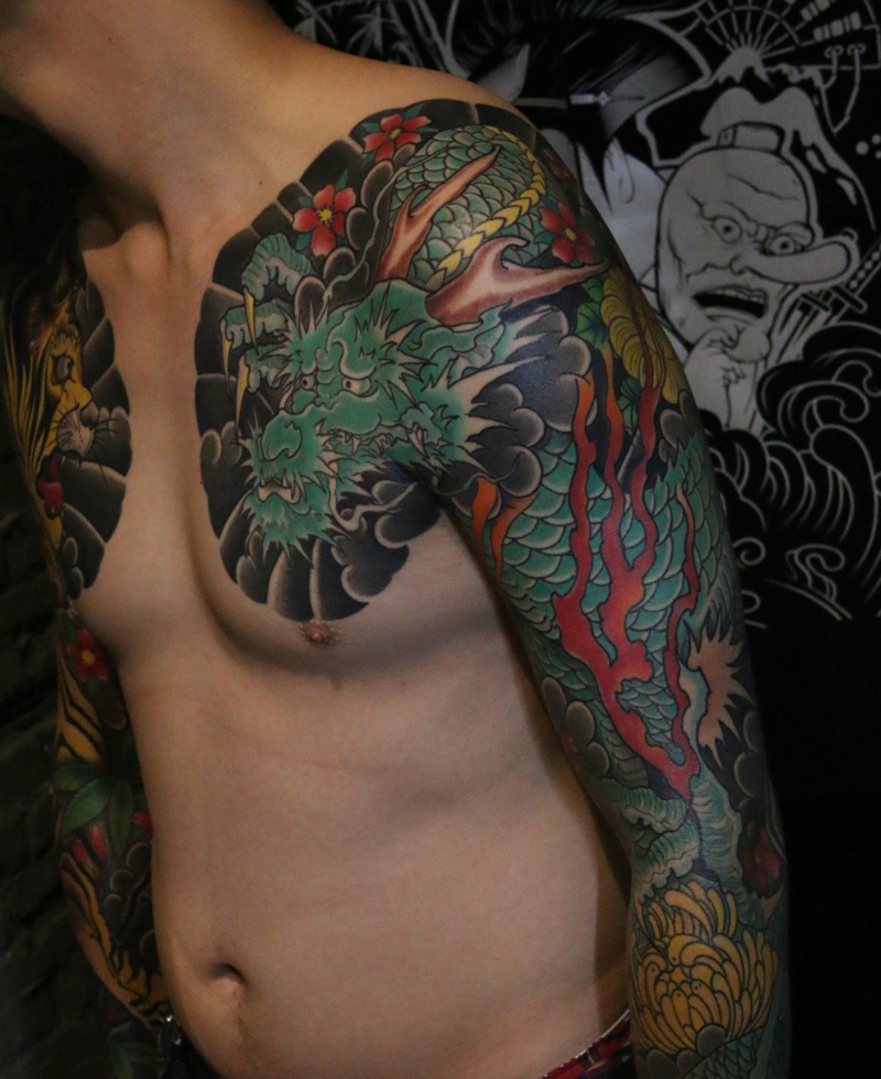 炫酷有魅力的双半甲邪龙纹身图案