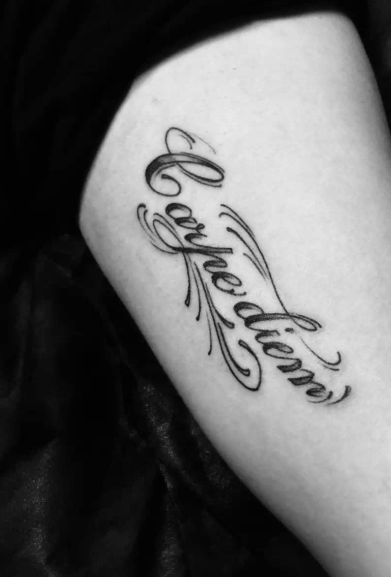 手臂内侧简单的英文纹身图案