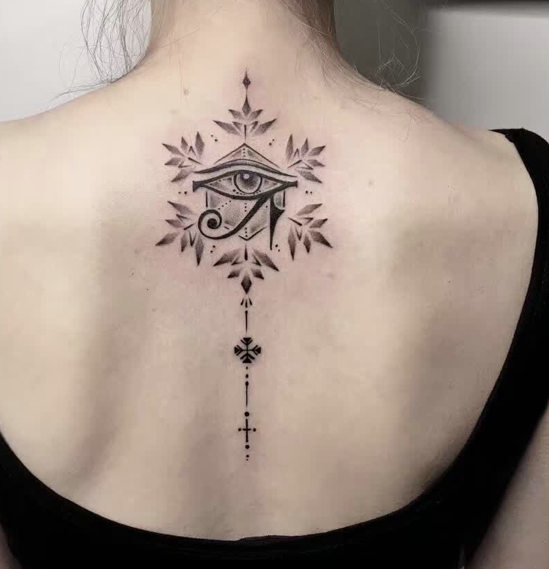 两款不同风格的几何眼球纹身图案