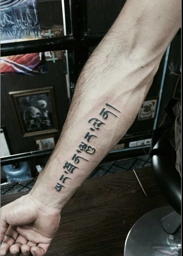 手腕小清新单一的梵文纹身图案