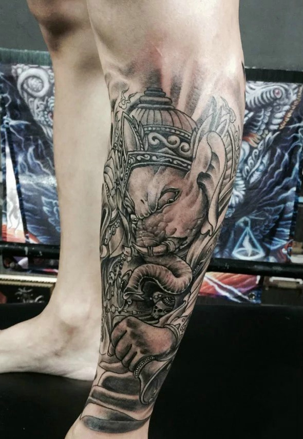 包小腿黑白小象神纹身刺青