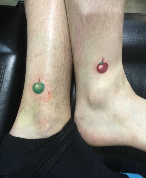 小清新秀气的腿部情侣水果纹身图案