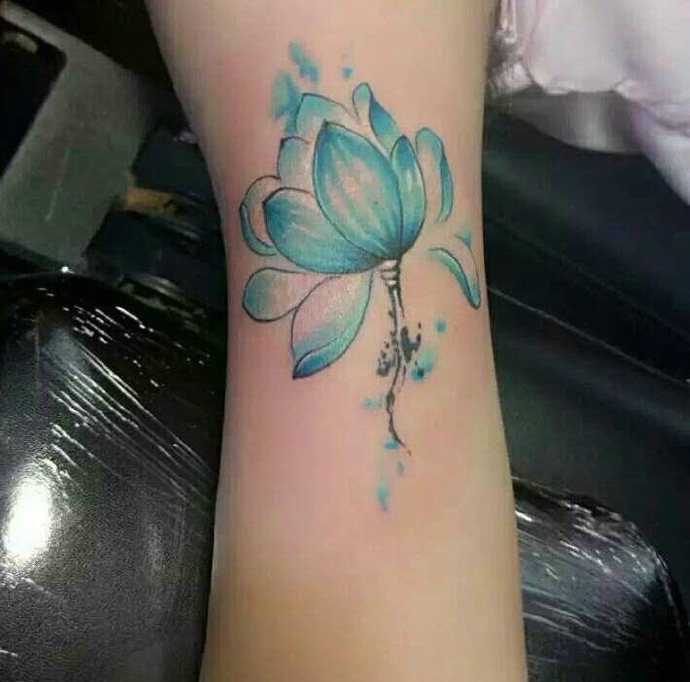 一组非常火热的唯美荷花纹身图案