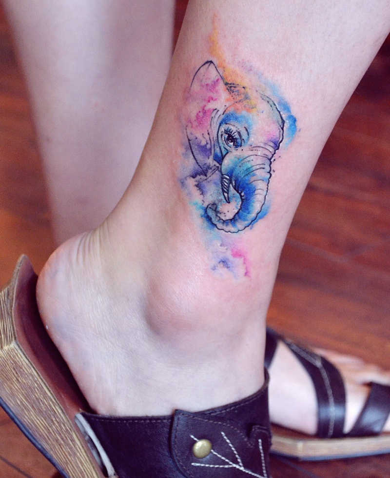 裸脚彩色小象神纹身图案很低调