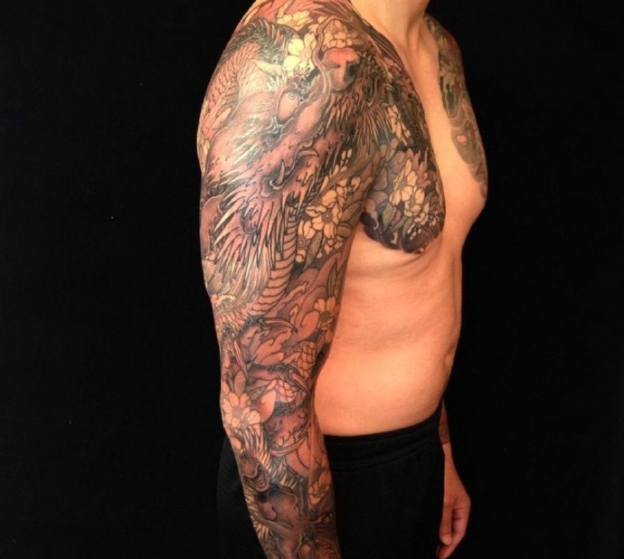 双半甲邪龙纹身图案帅气十足