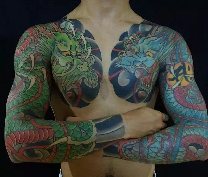 一组具有男人气概的双半甲纹身图案