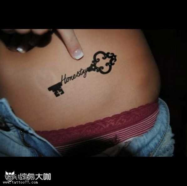 腰部钥匙纹身图案