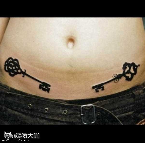 腰部钥匙纹身图案