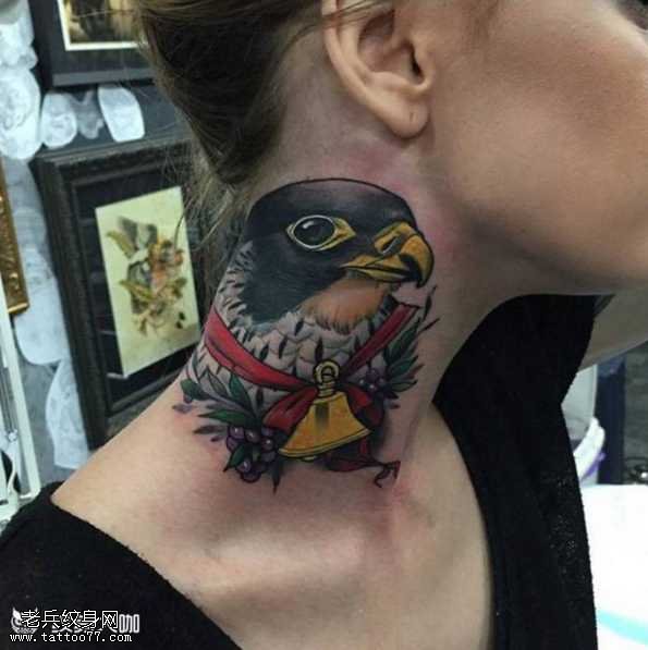 脖子萌鸟纹身图案