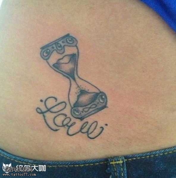 腰部沙漏纹身图案