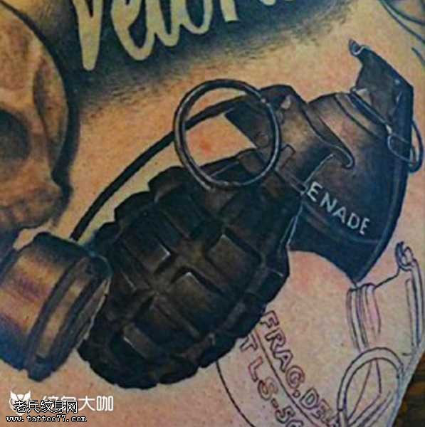 腰部手雷纹身图案