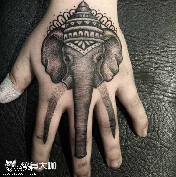 手部象神纹身图案
