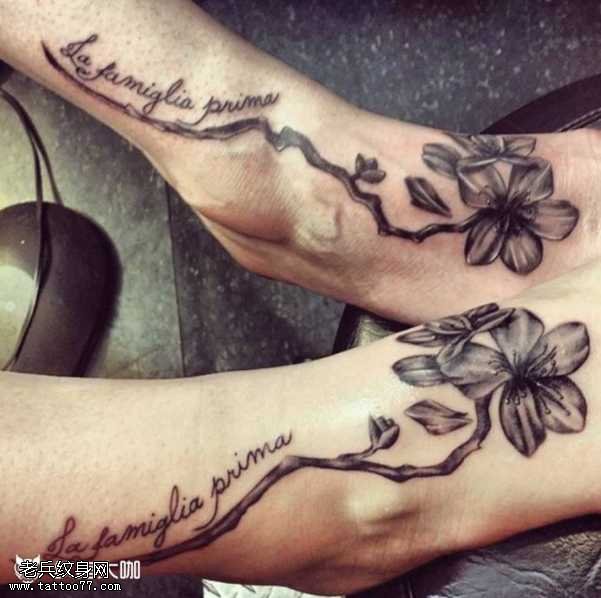 脚部植物花纹身图案