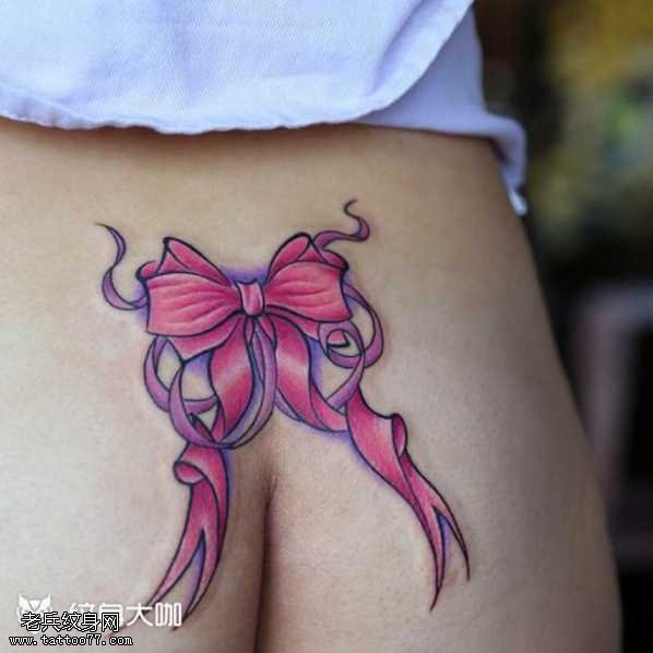 腰部蝴蝶结纹身图案