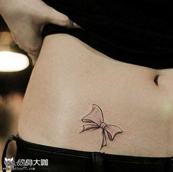 腰部个性蝴蝶结纹身图案