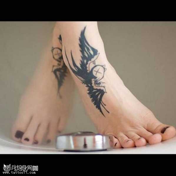 脚部翅膀鸟纹身图案