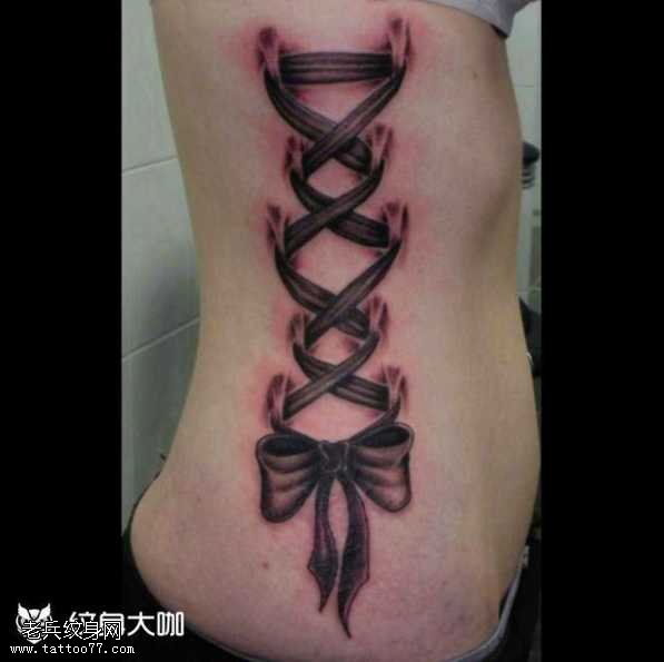 腰部蝴蝶结纹身图案