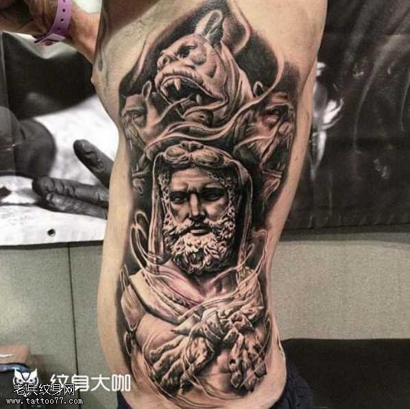 腰部河神纹身图案