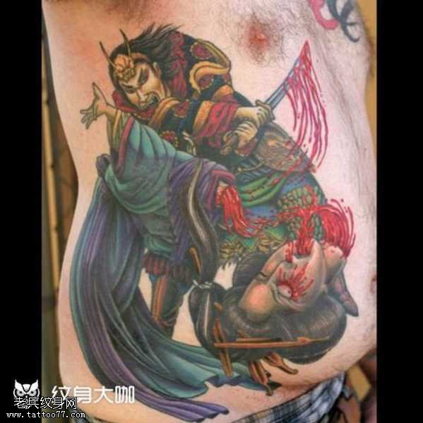 腰部战士纹身图案