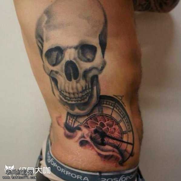 腰部骷髅纹身图案