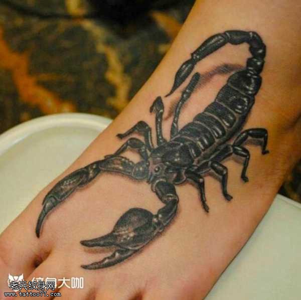 脚部蝎子纹身图案